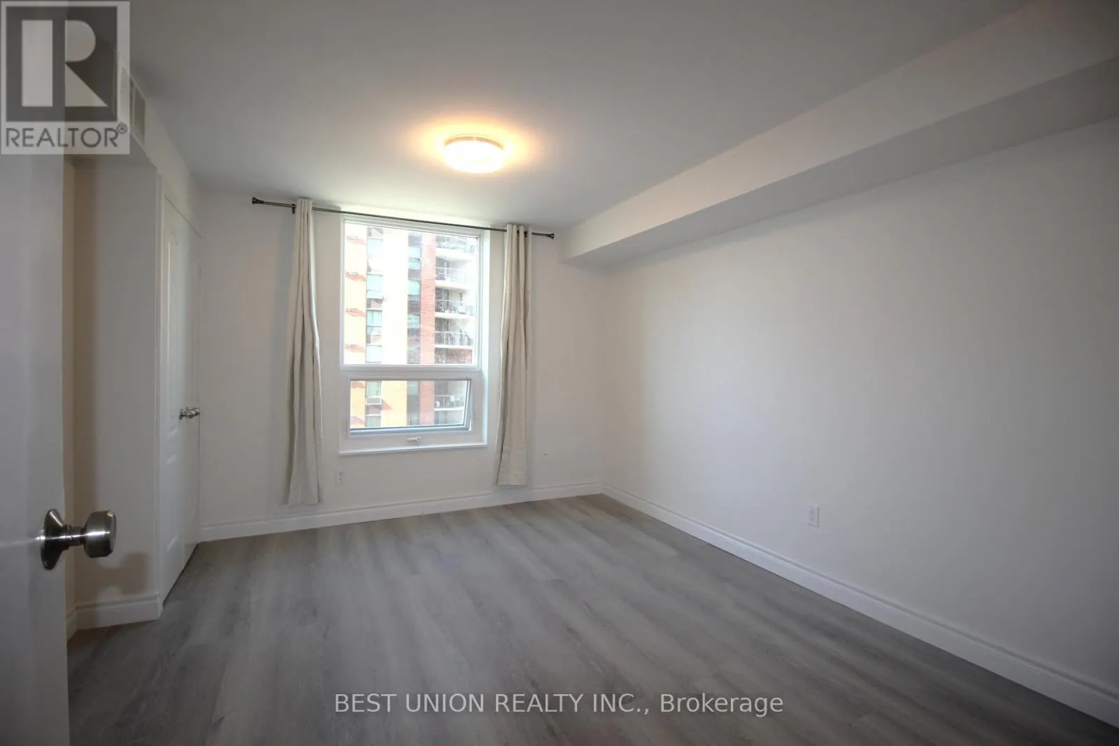 1209 - 77 MAITLAND PLACE