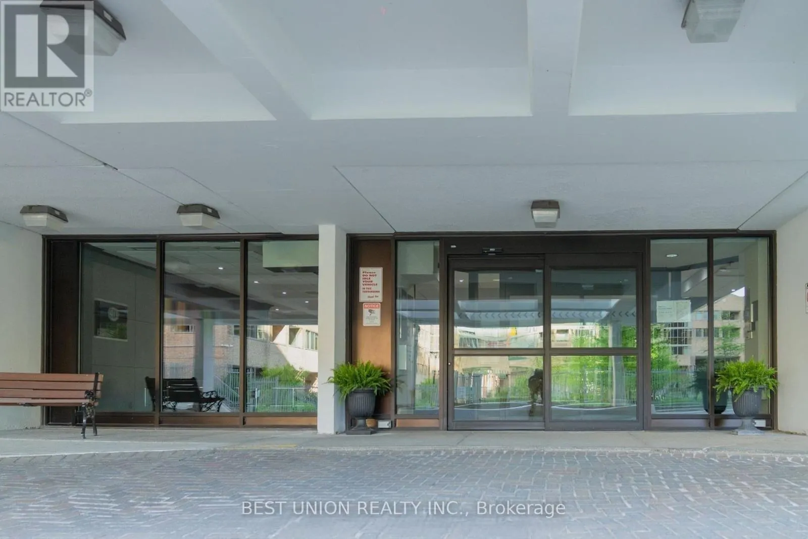 1209 - 77 MAITLAND PLACE