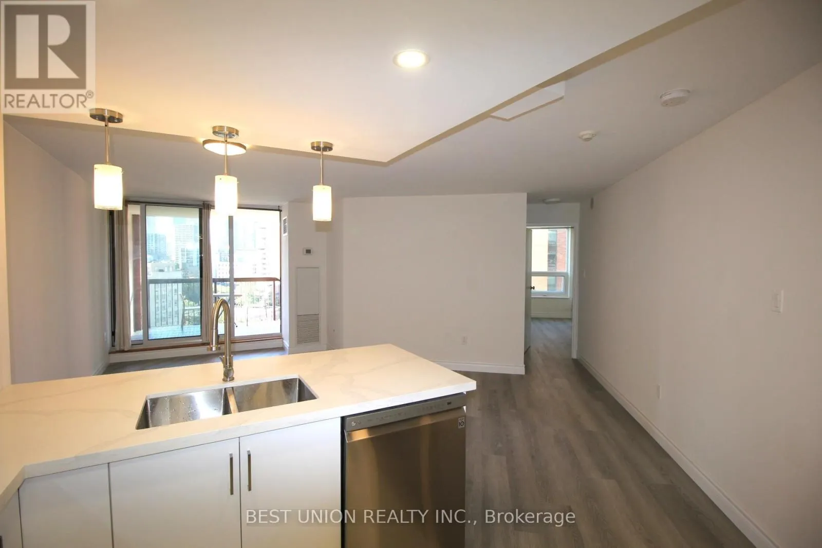 1209 - 77 MAITLAND PLACE
