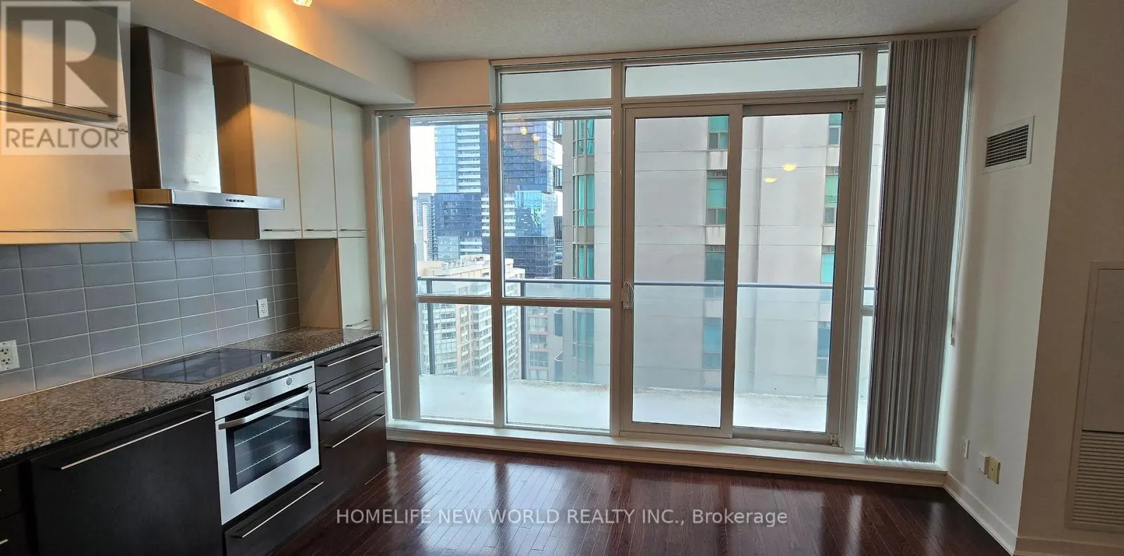 2208 - 770 BAY STREET