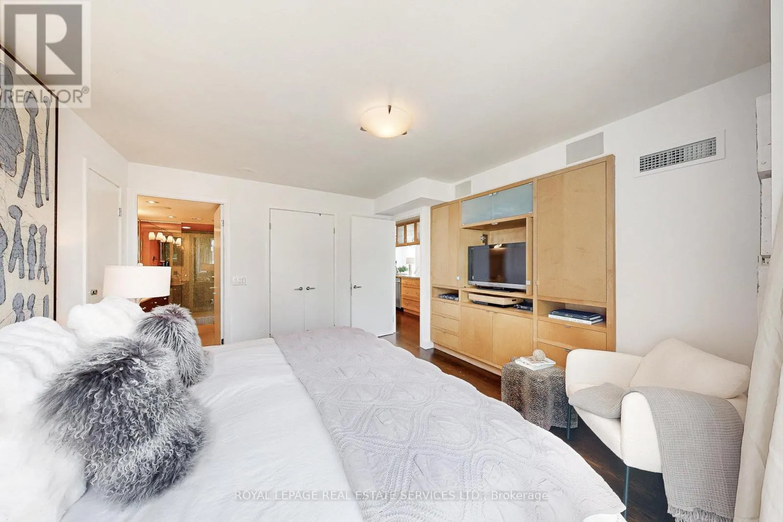 1061 - 313 RICHMOND STREET E