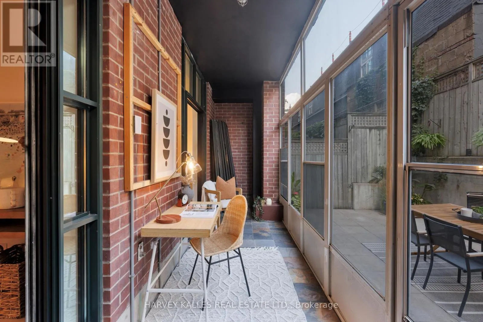 105 - 901 QUEEN STREET W