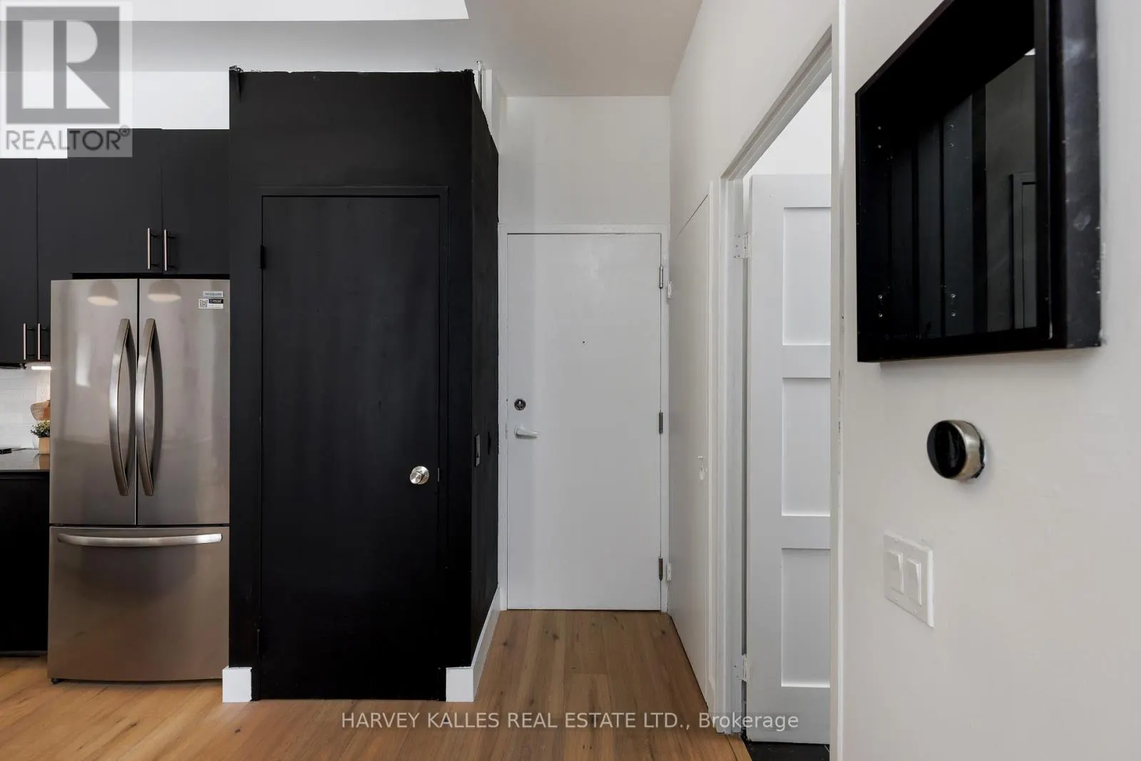 105 - 901 QUEEN STREET W