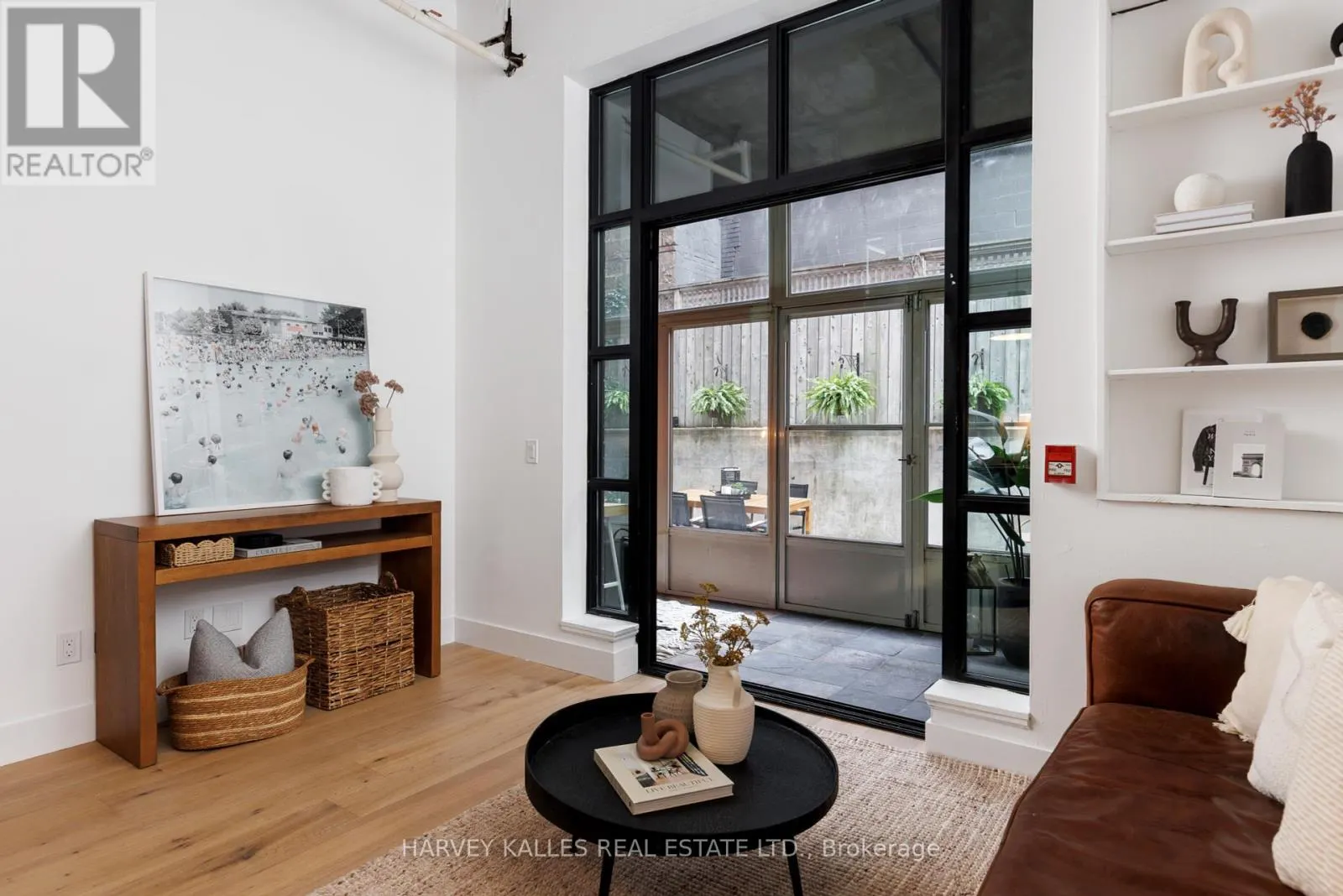 105 - 901 QUEEN STREET W