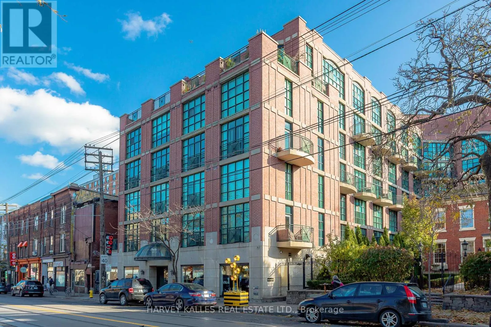 105 - 901 QUEEN STREET W