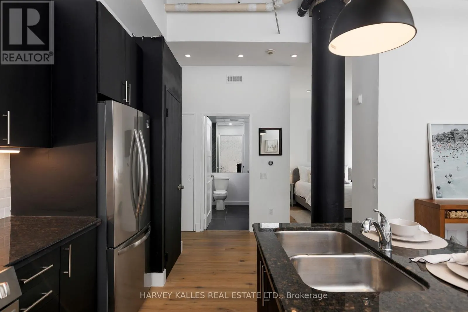 105 - 901 QUEEN STREET W