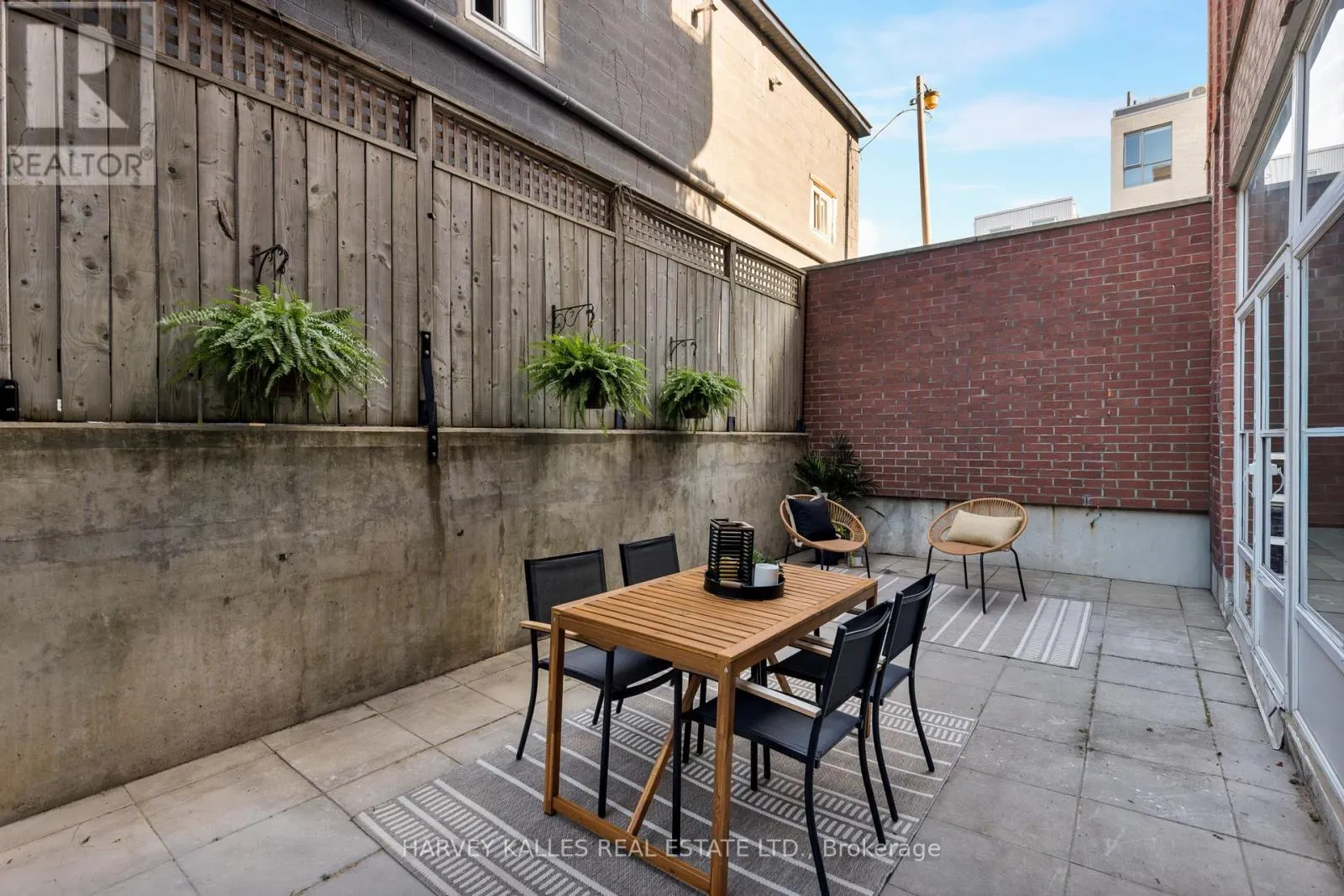 105 - 901 QUEEN STREET W