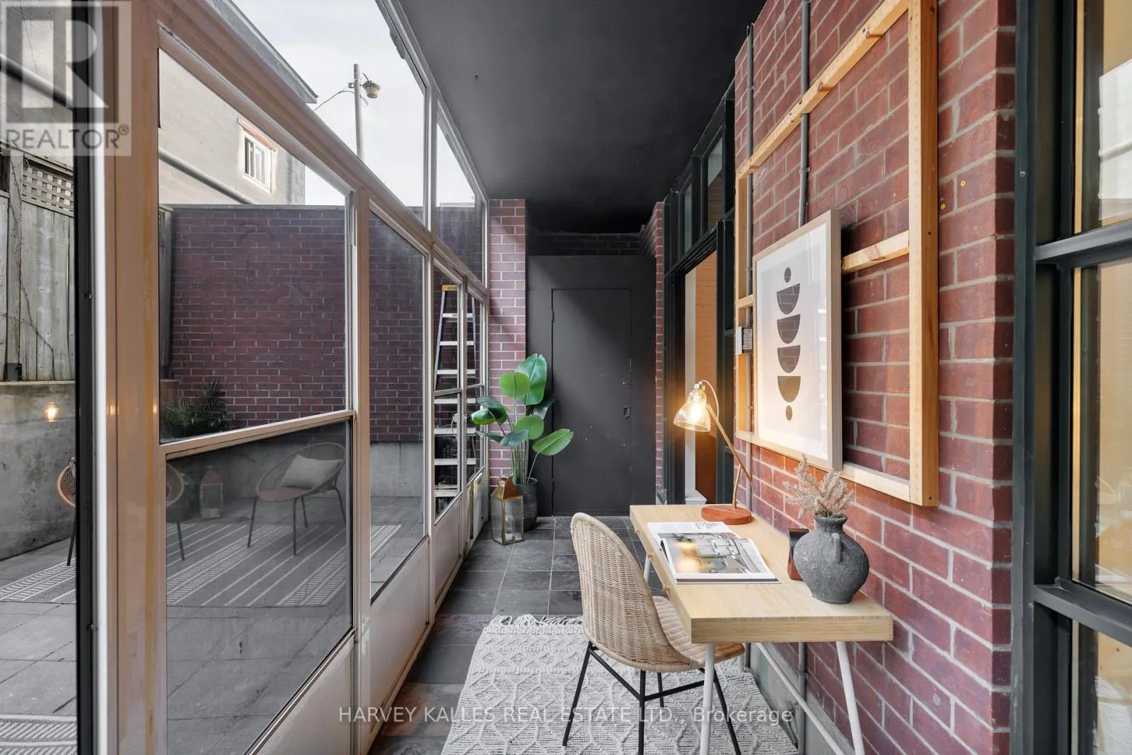 105 - 901 QUEEN STREET W