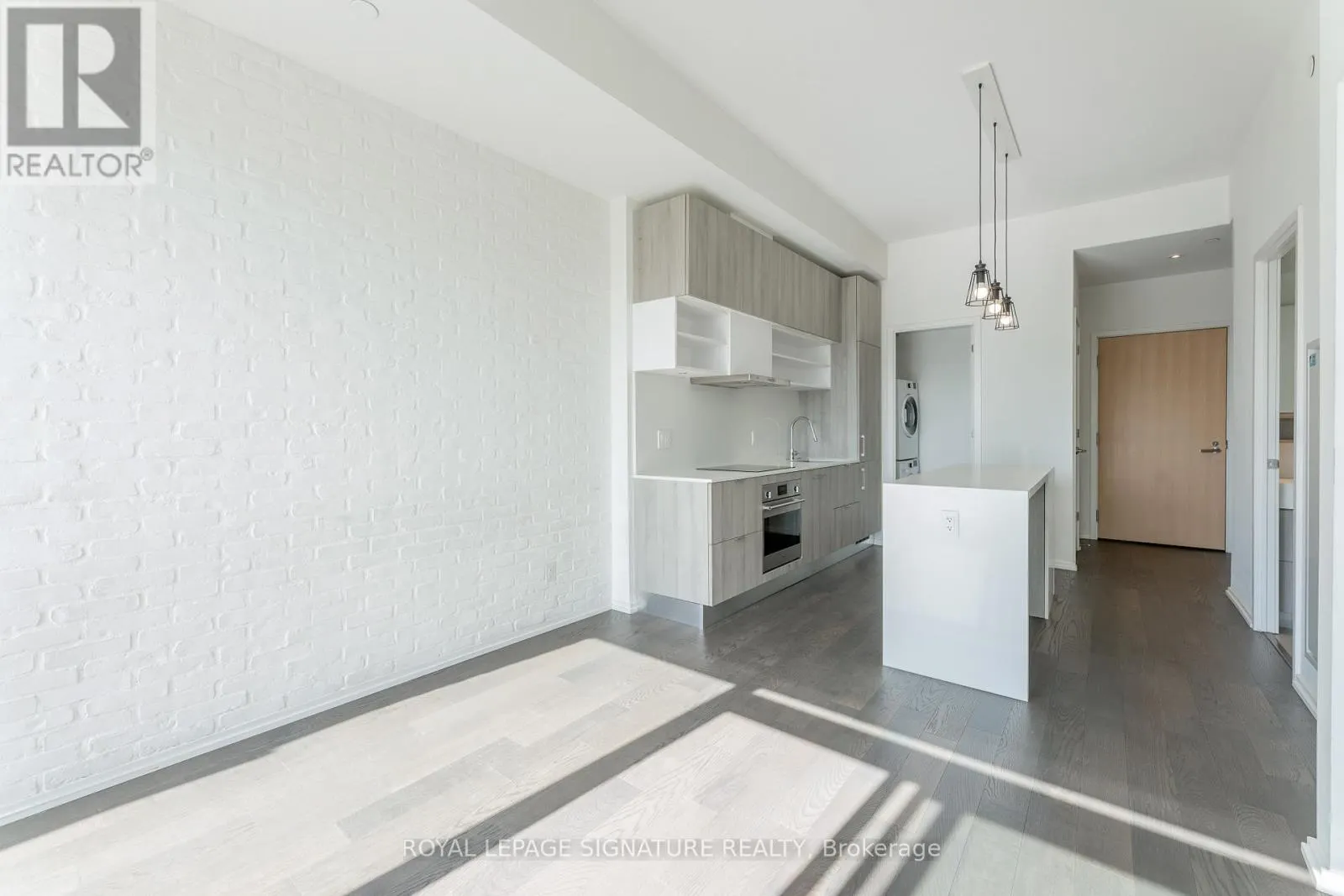 1226 - 8 HILLSDALE AVENUE E