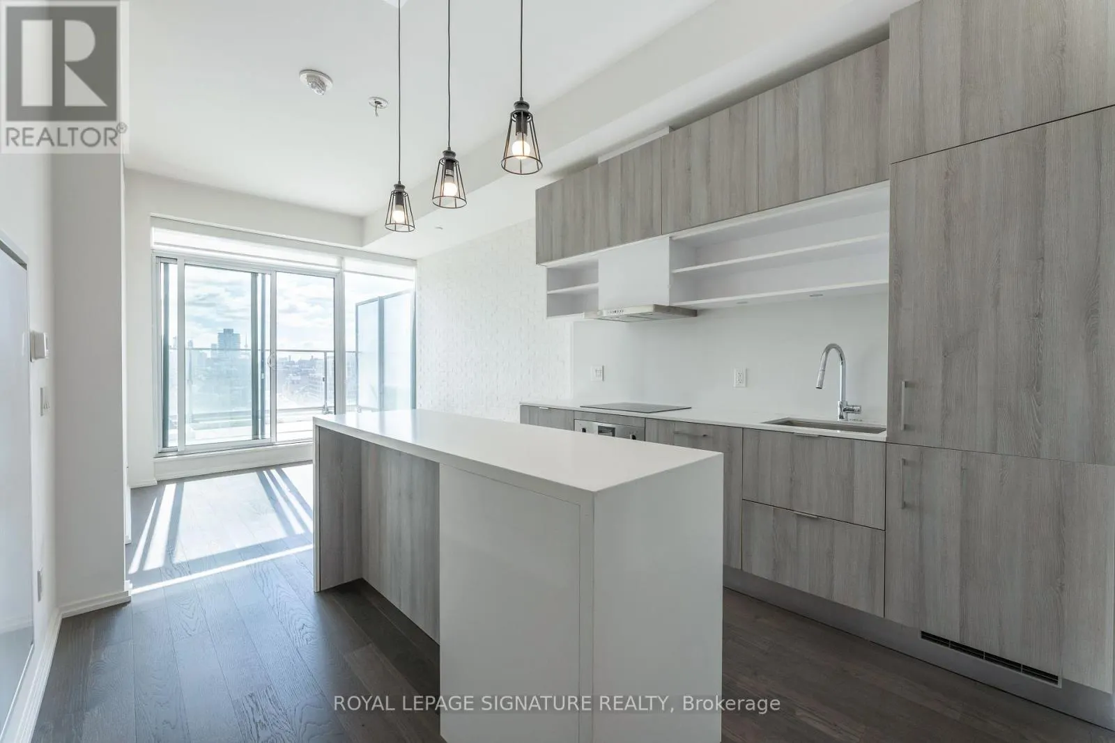 1226 - 8 HILLSDALE AVENUE E