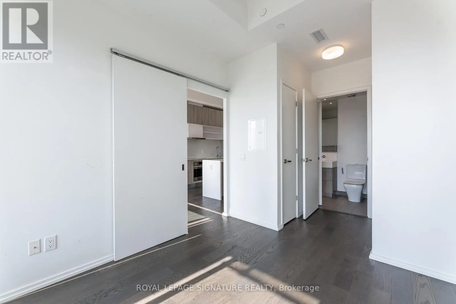 1226 - 8 HILLSDALE AVENUE E