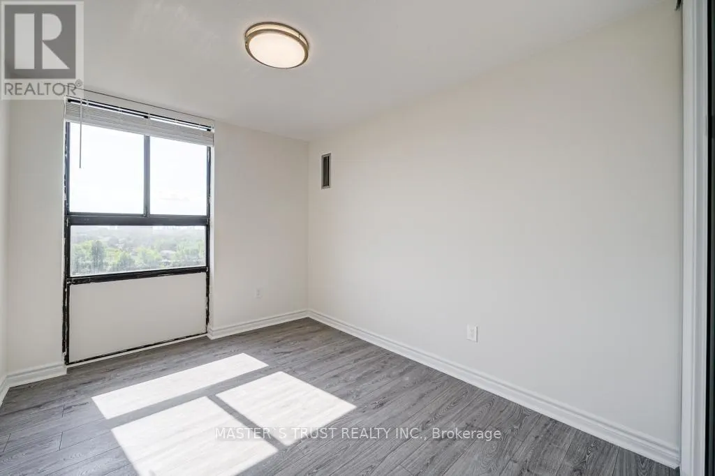 1110 - 260 SENECA HILL DRIVE