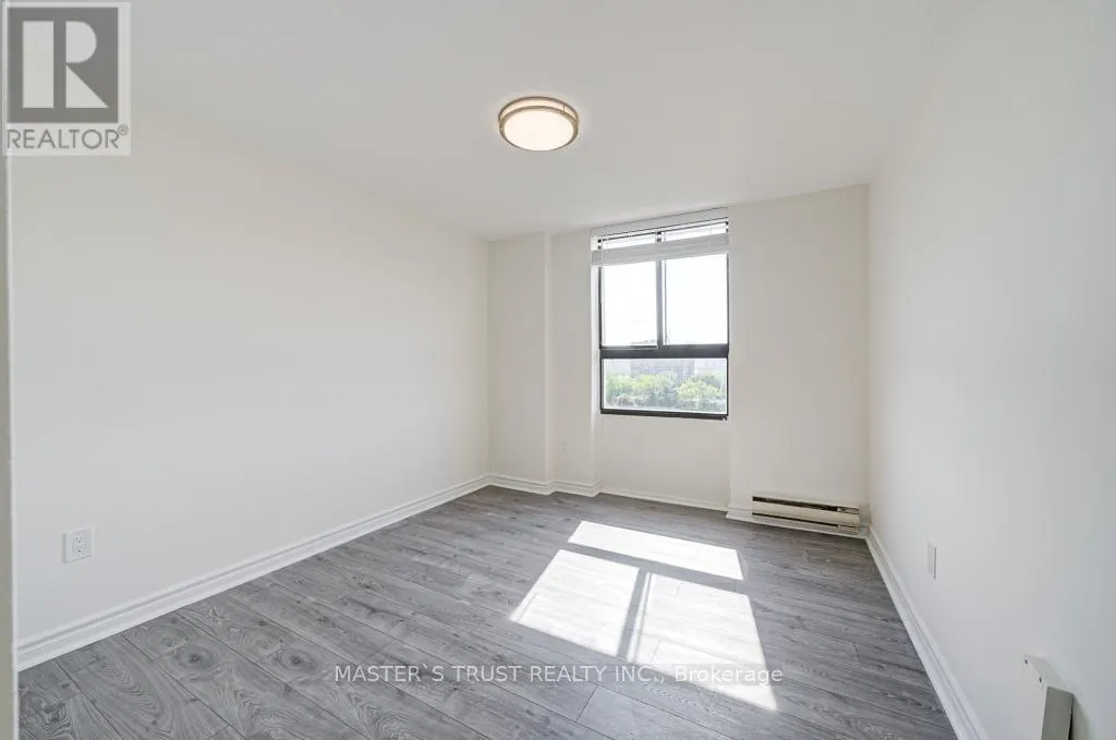 1110 - 260 SENECA HILL DRIVE