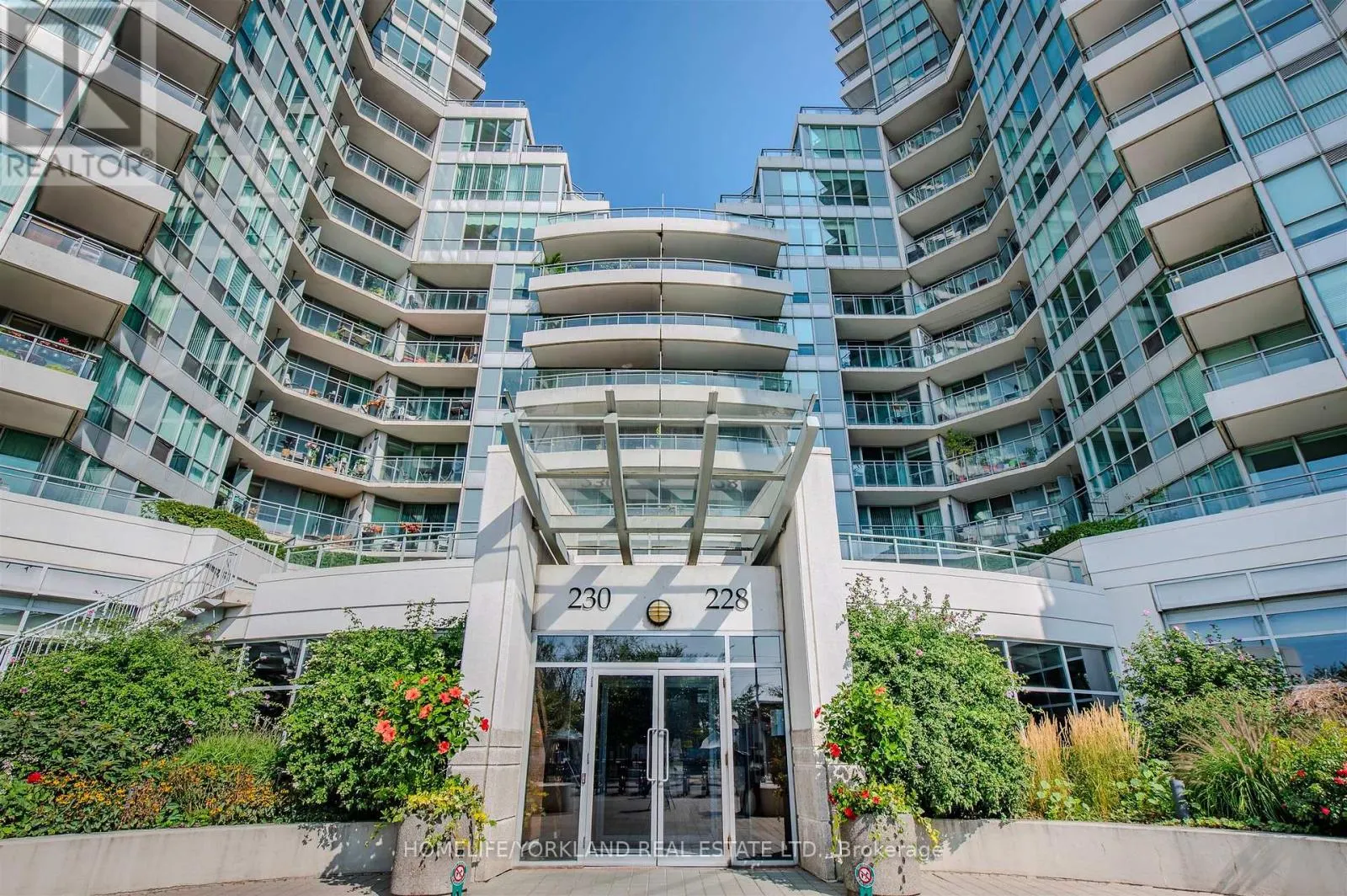 323 - 230 QUEENS QUAY W