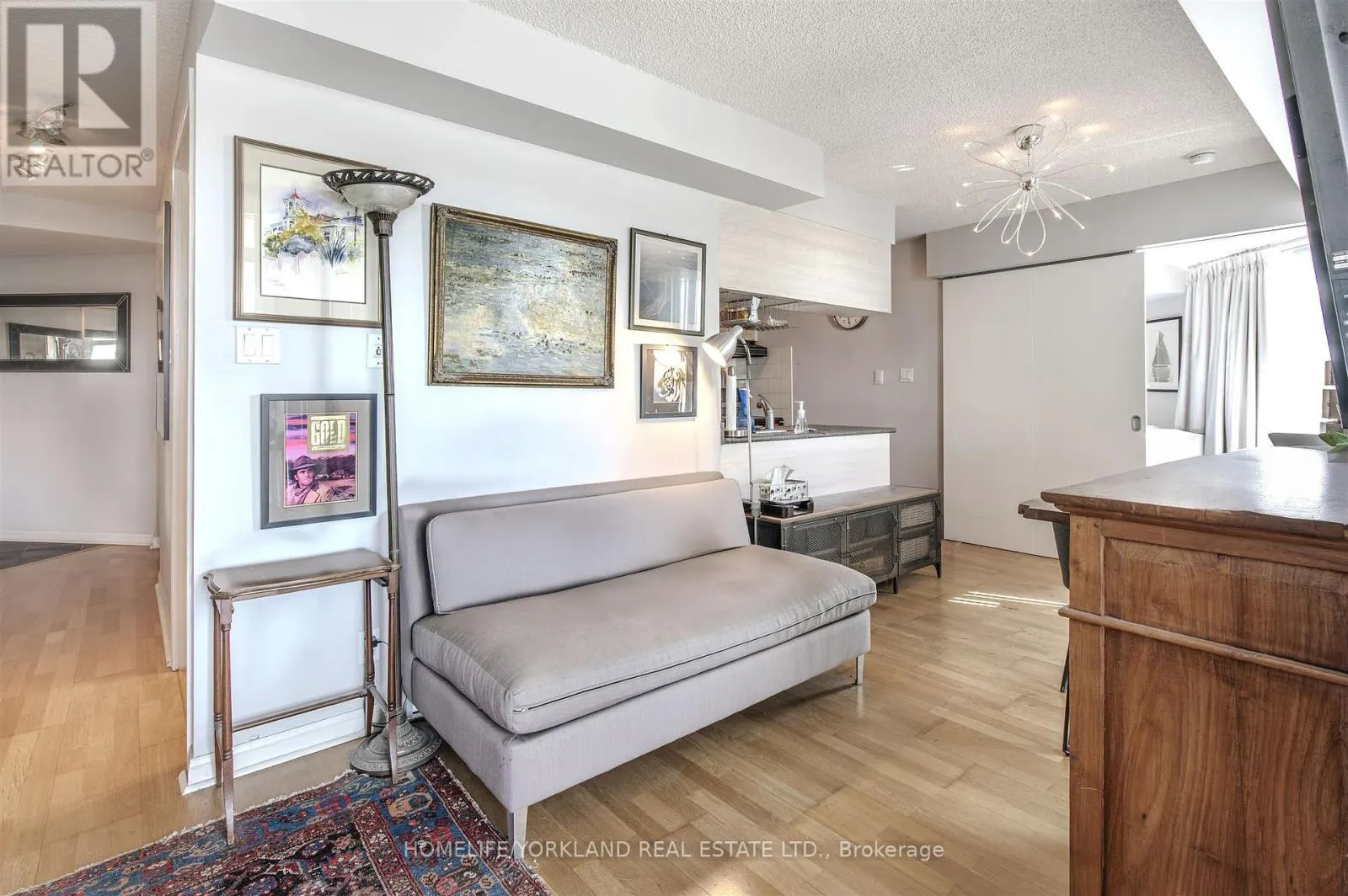 323 - 230 QUEENS QUAY W
