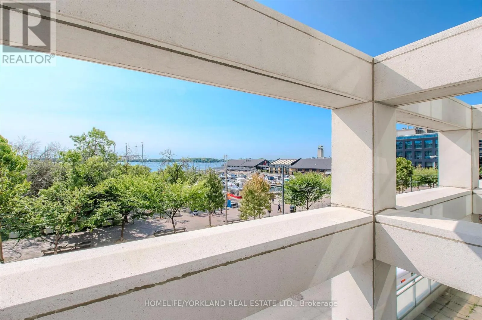 323 - 230 QUEENS QUAY W