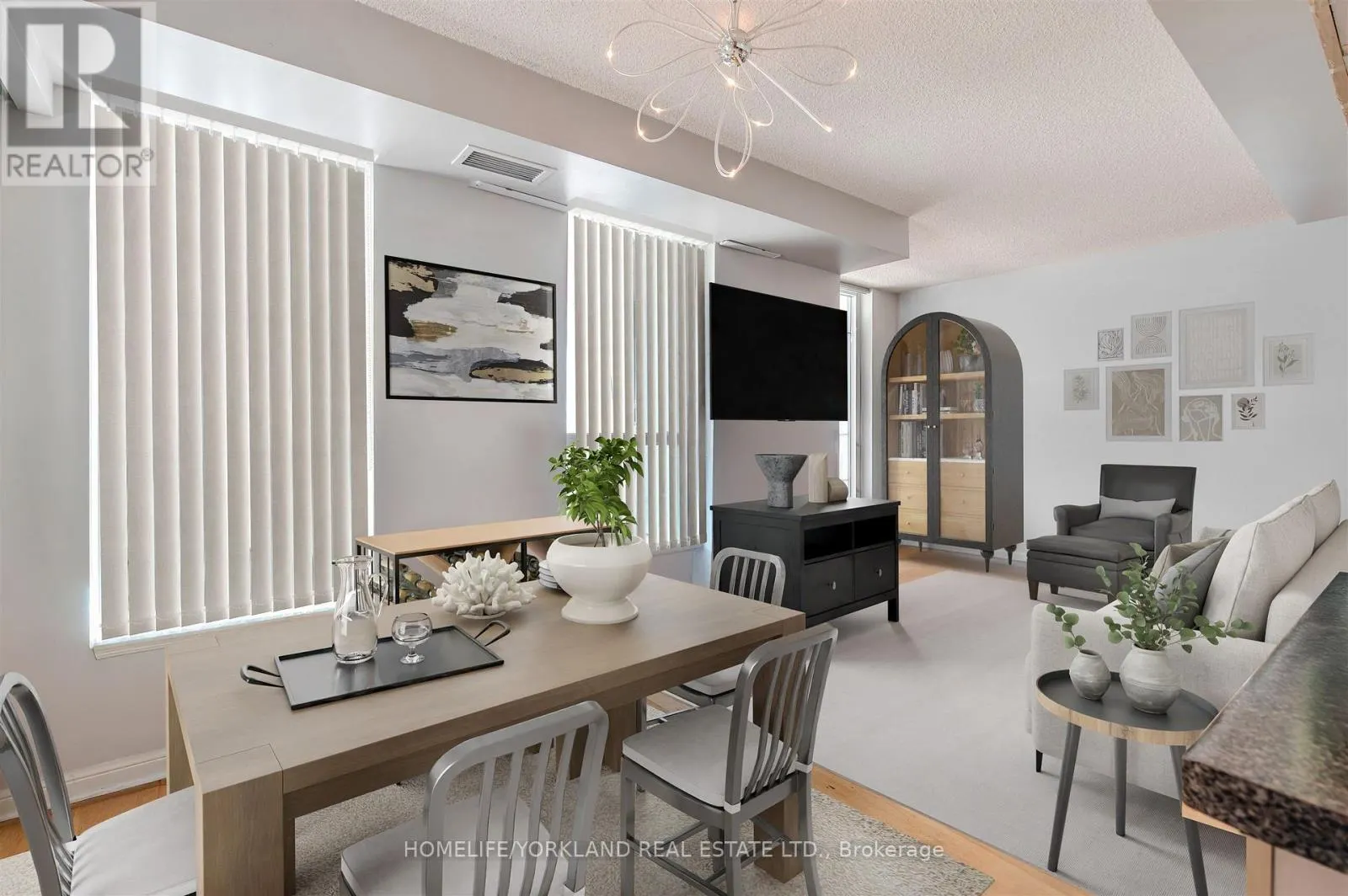 323 - 230 QUEENS QUAY W