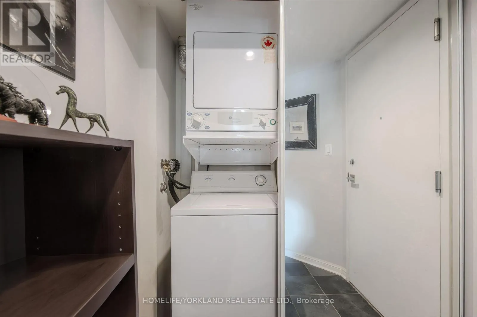 323 - 230 QUEENS QUAY W