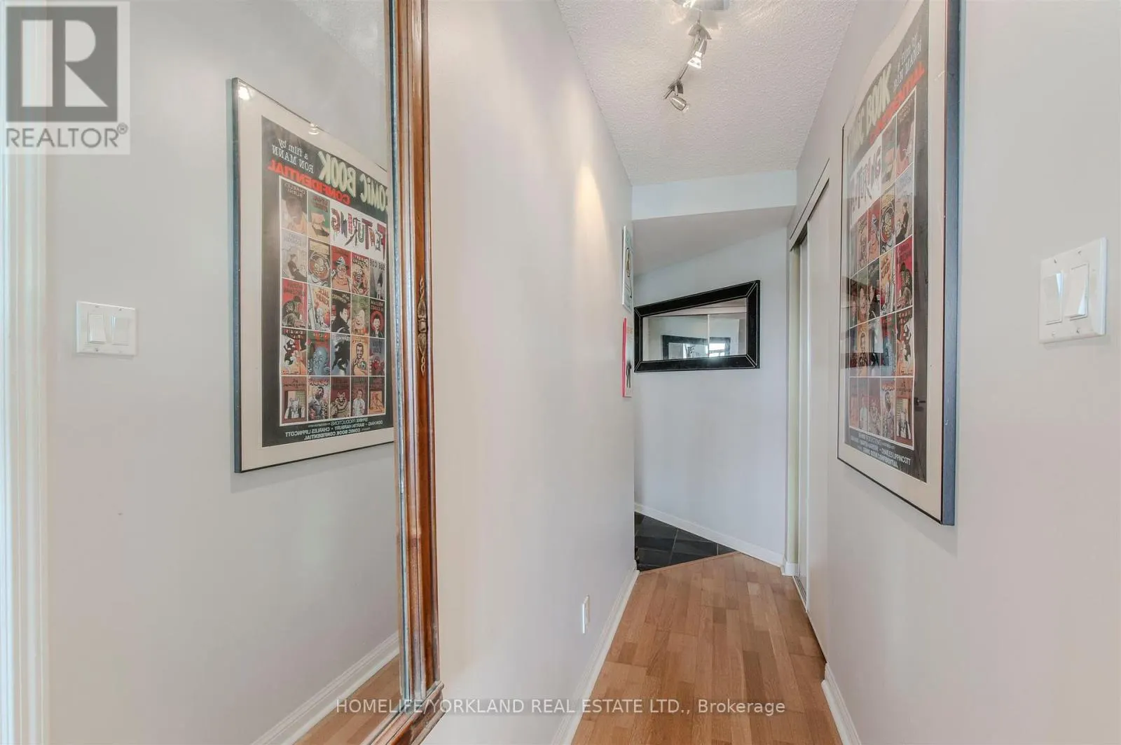 323 - 230 QUEENS QUAY W