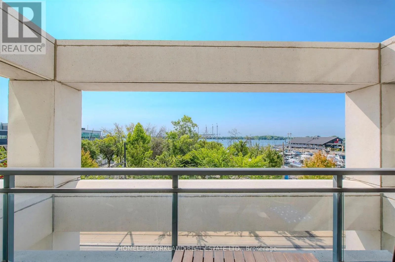 323 - 230 QUEENS QUAY W