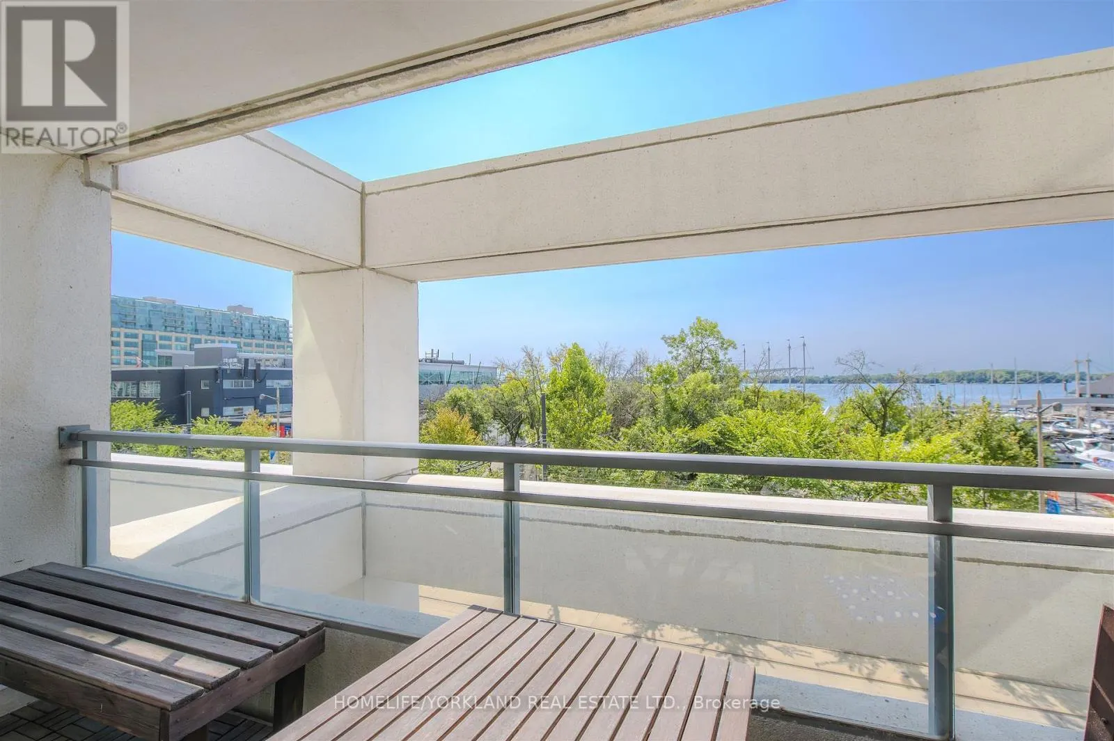 323 - 230 QUEENS QUAY W