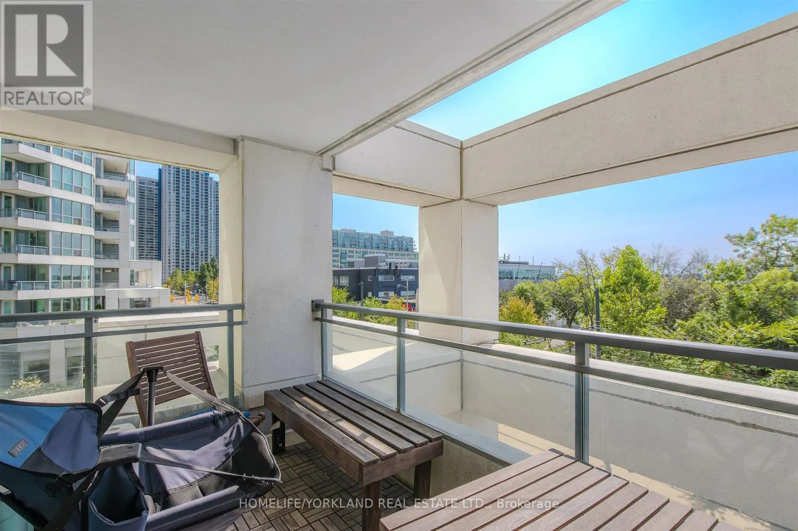 323 - 230 QUEENS QUAY W