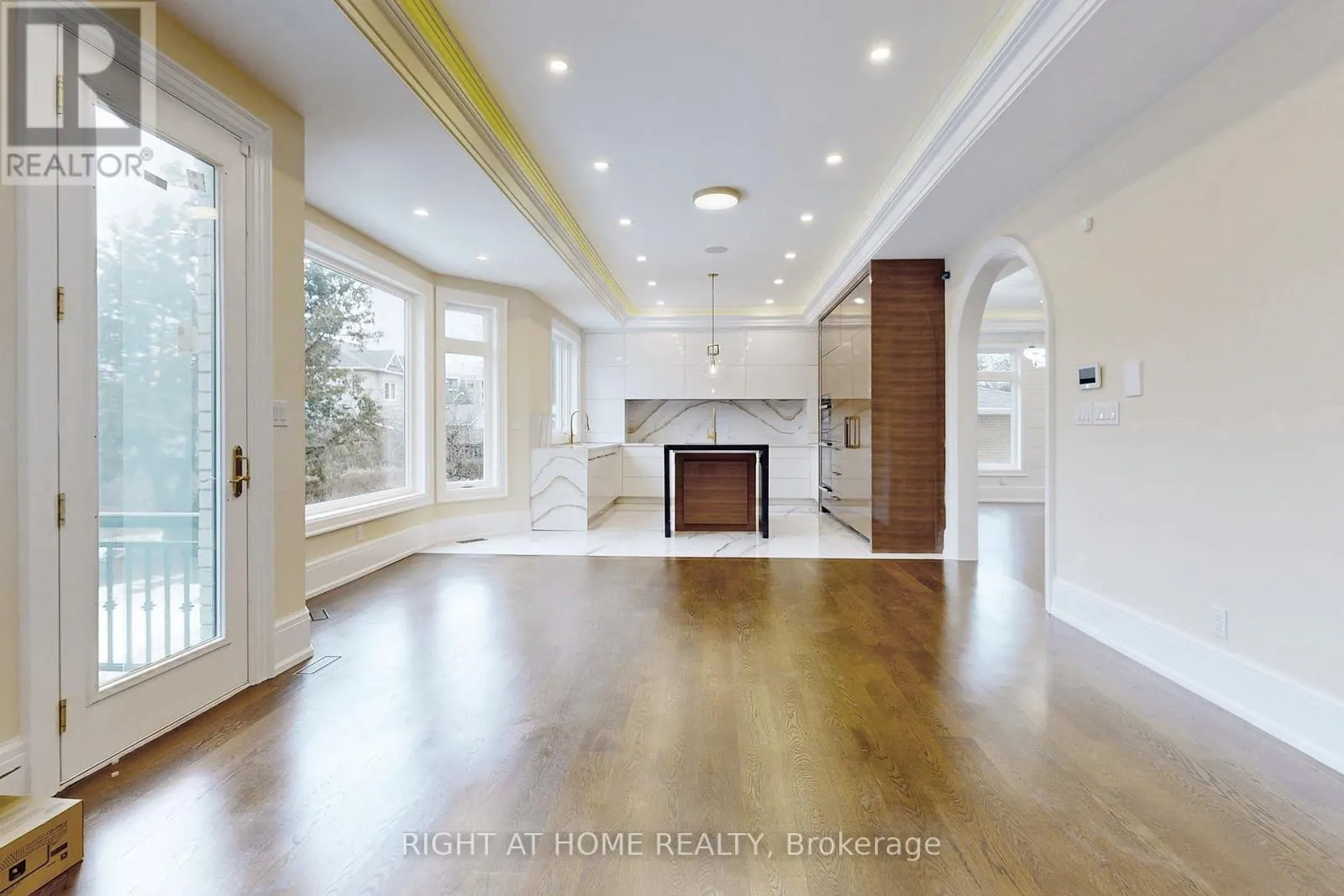 10 JOCELYN CRESCENT