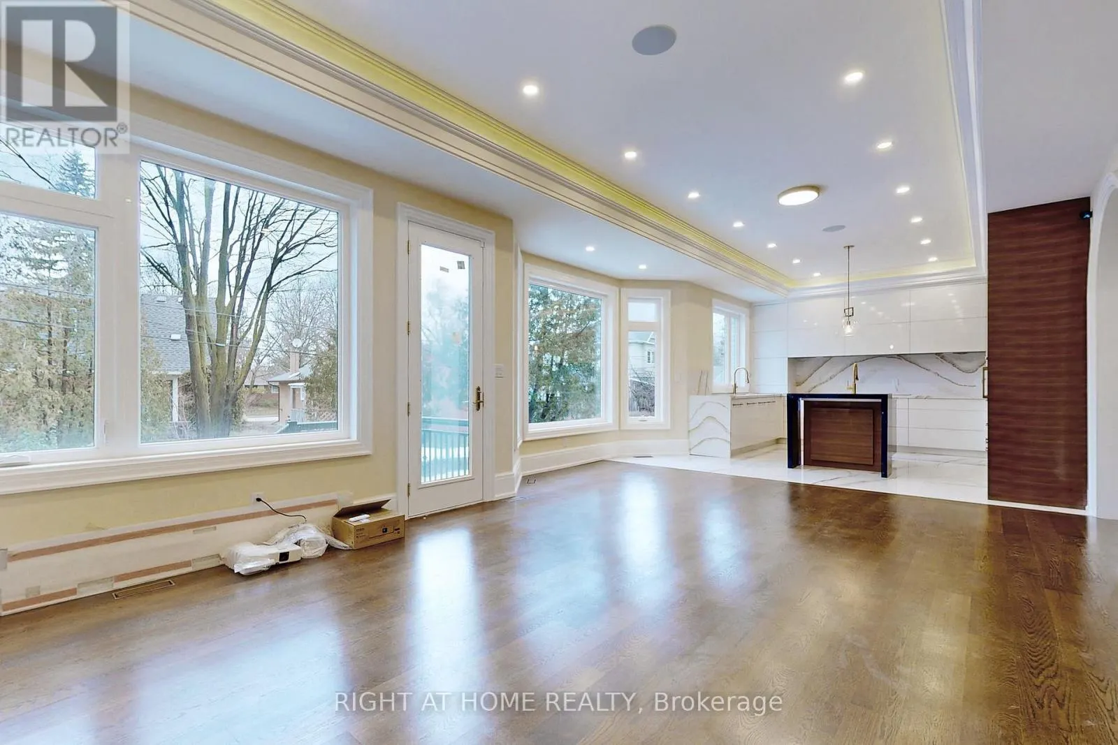 10 JOCELYN CRESCENT