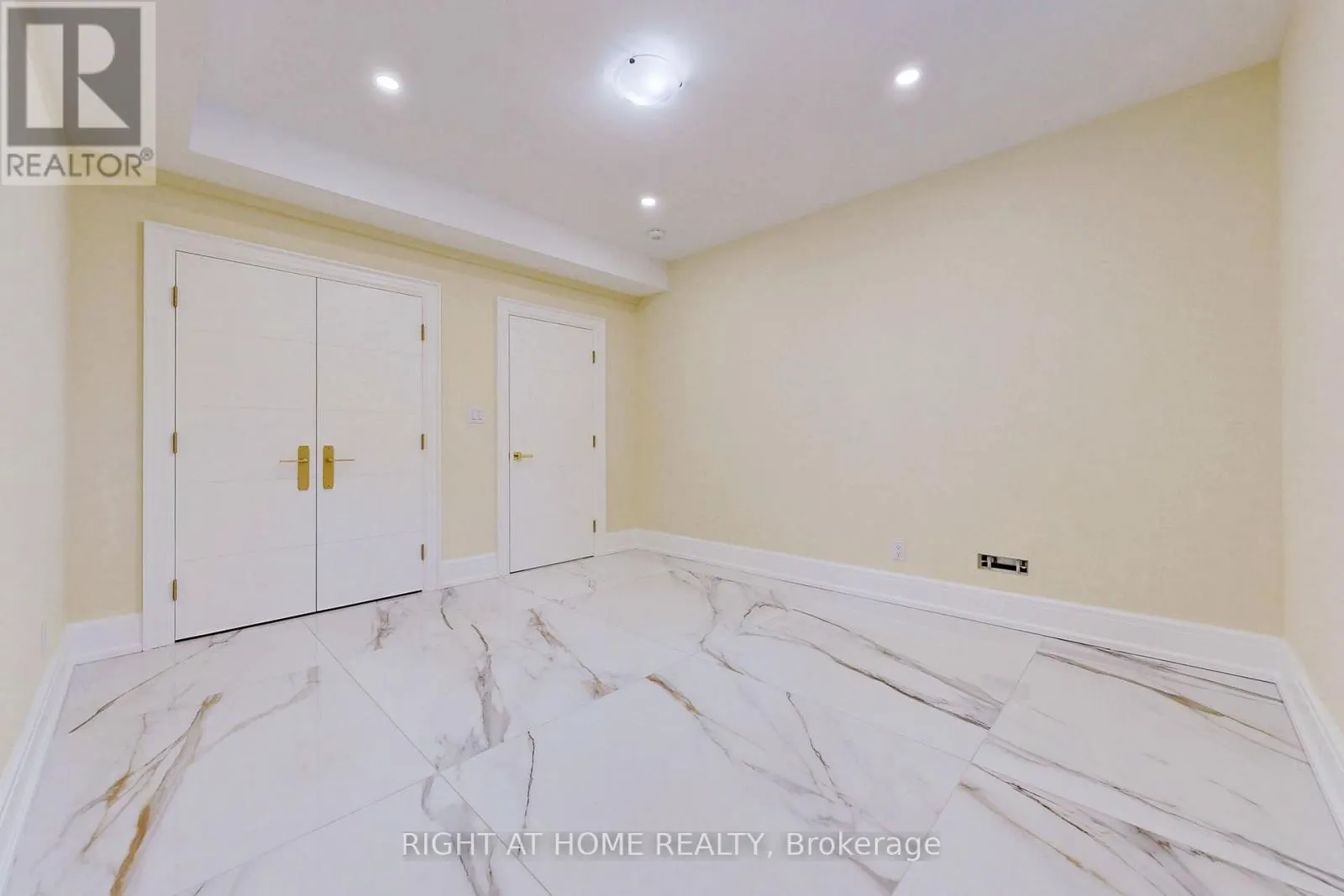 10 JOCELYN CRESCENT