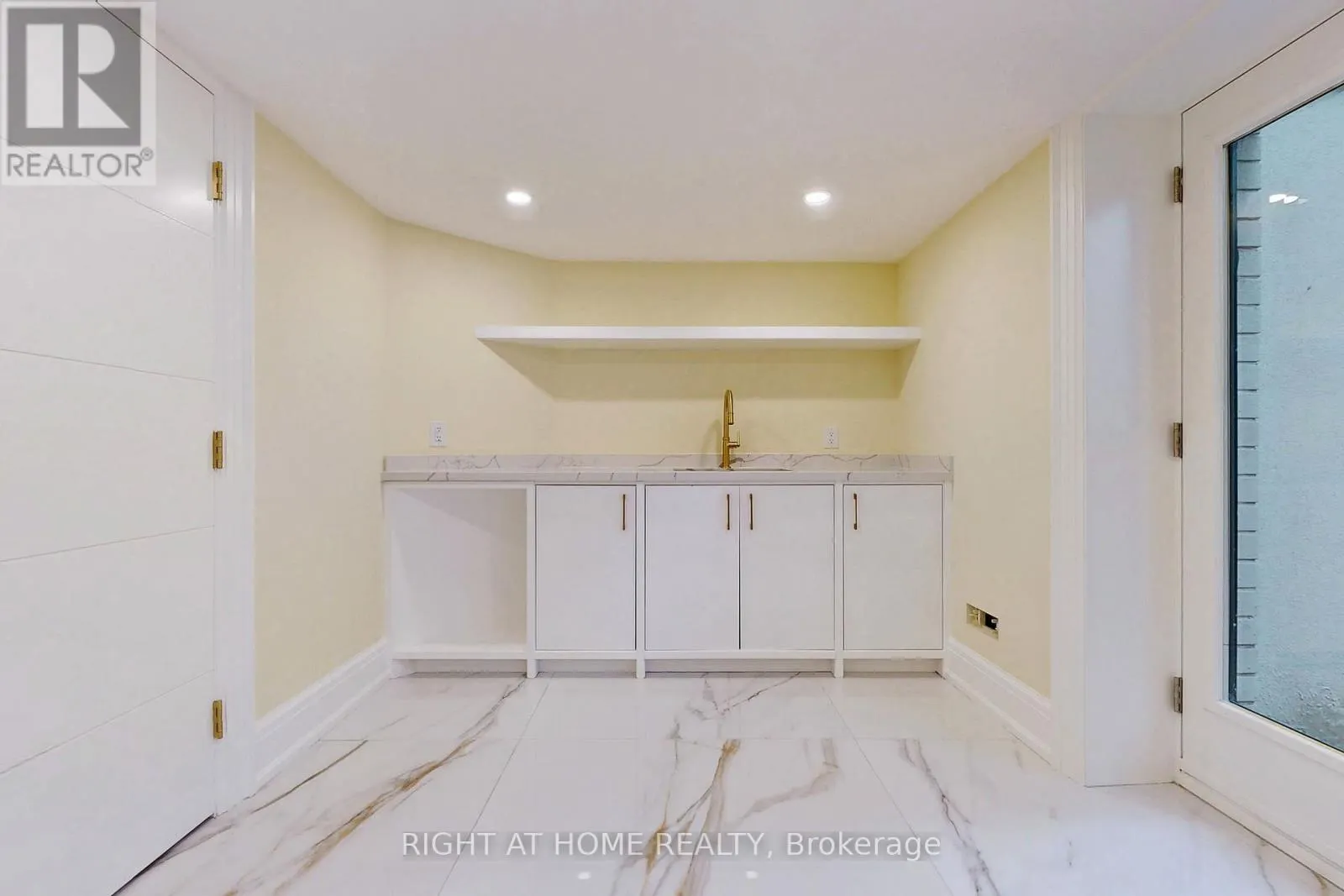10 JOCELYN CRESCENT