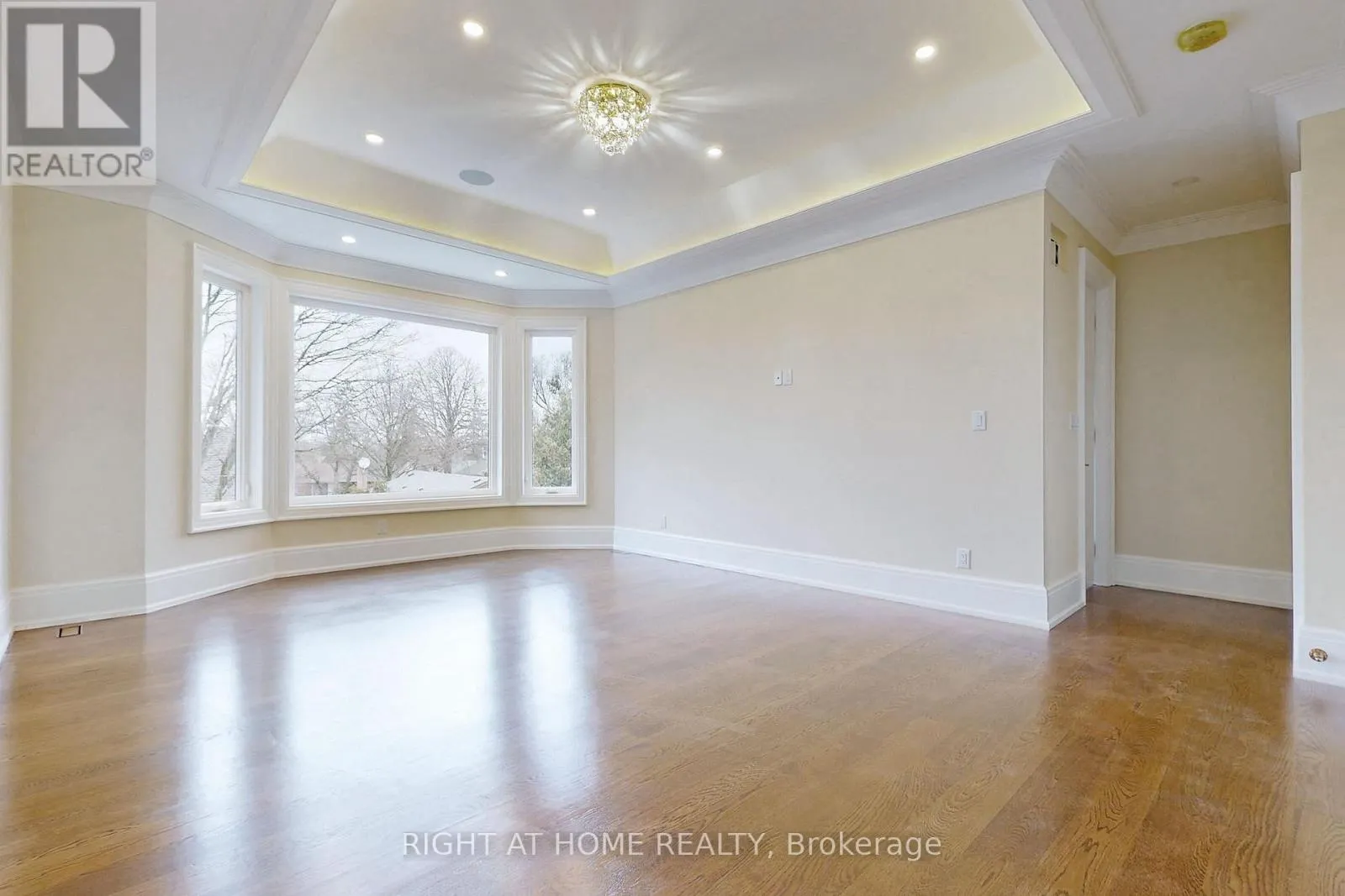 10 JOCELYN CRESCENT