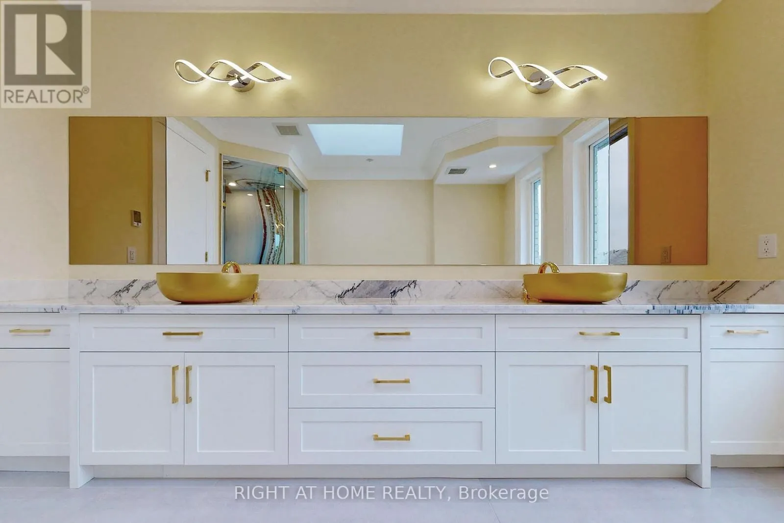 10 JOCELYN CRESCENT