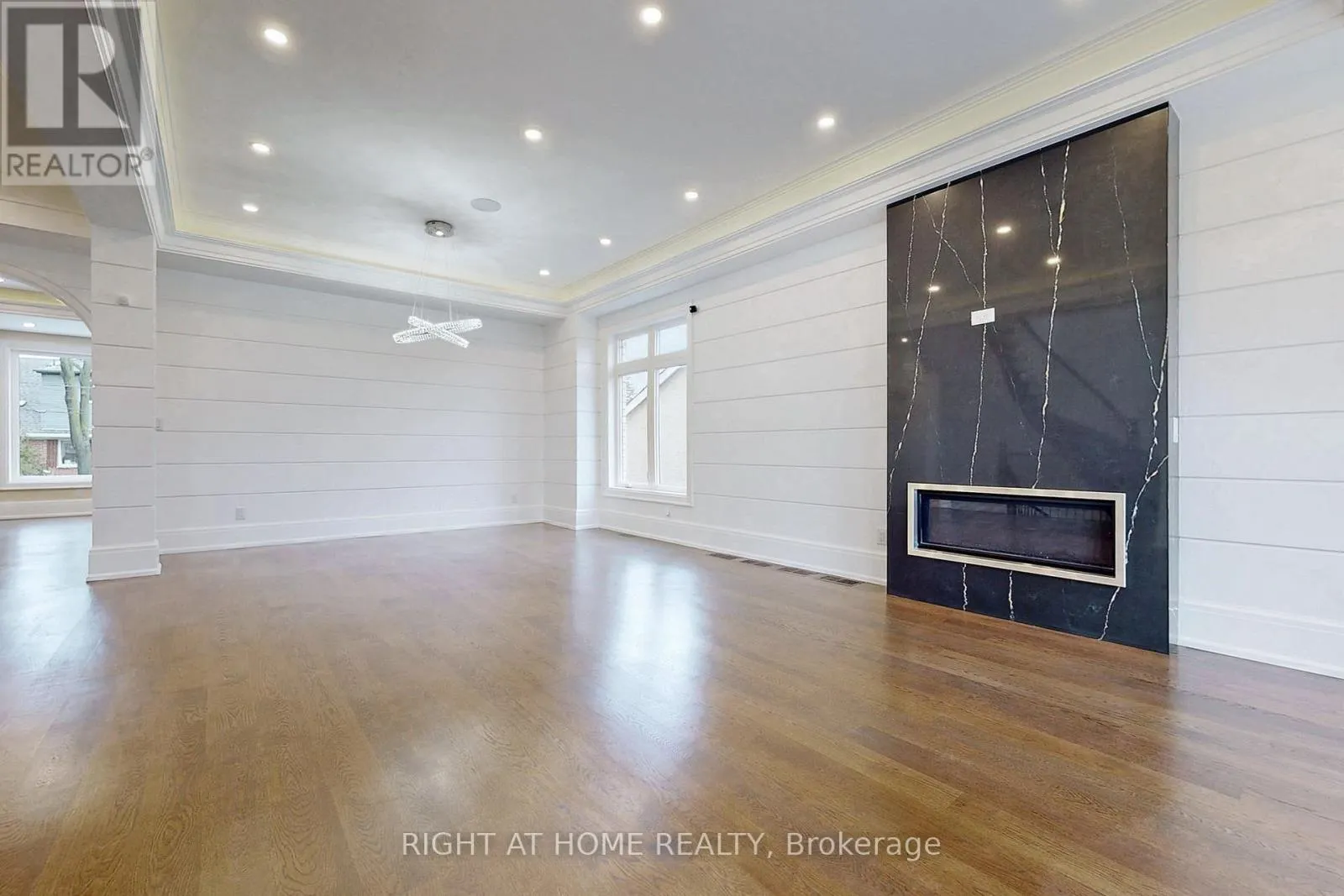10 JOCELYN CRESCENT