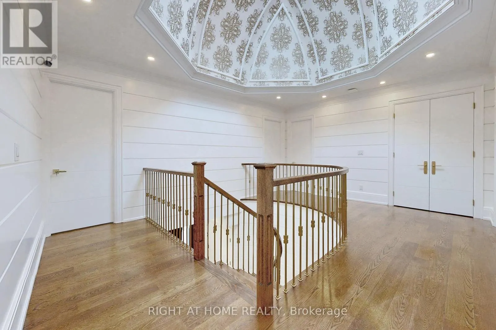 10 JOCELYN CRESCENT