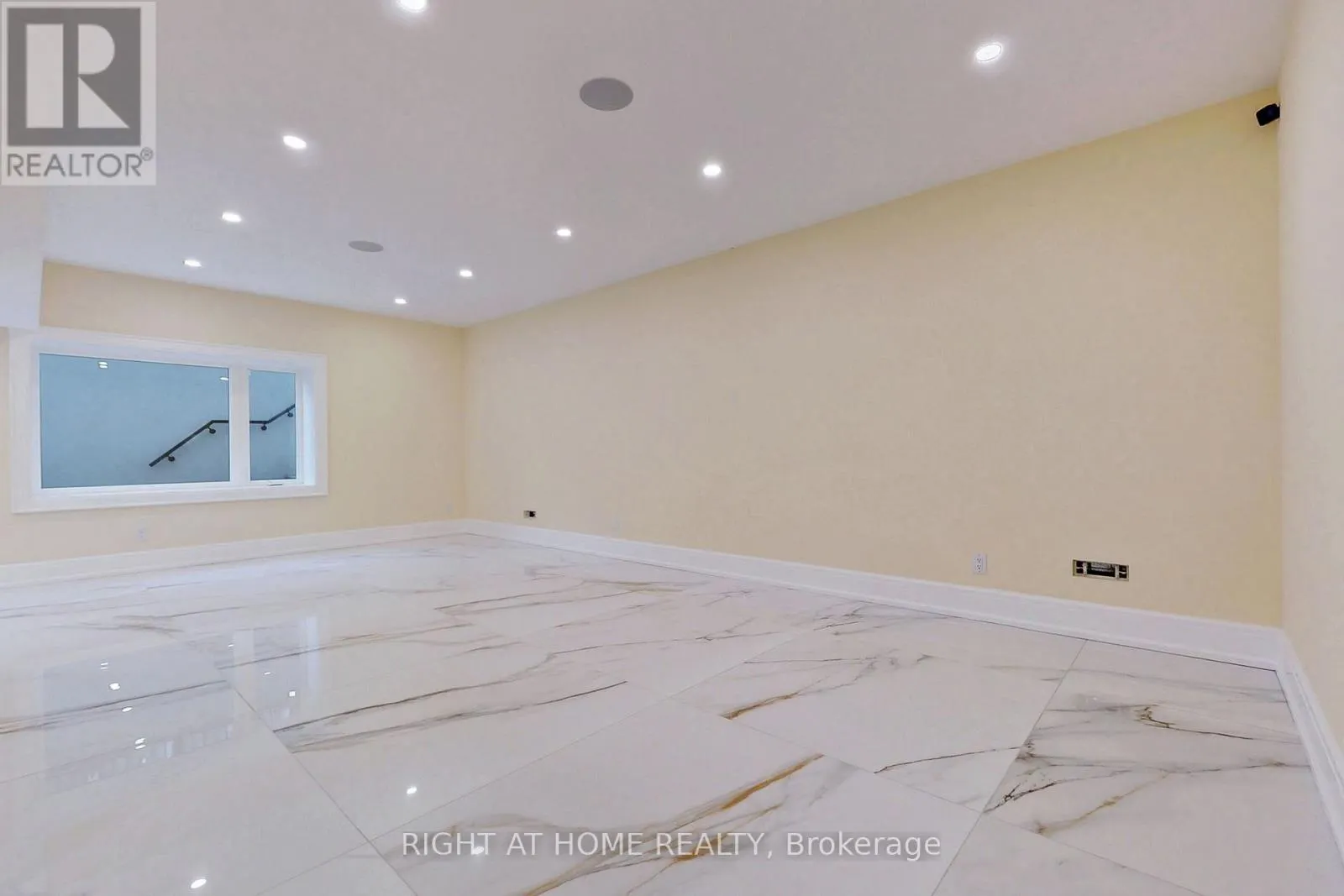 10 JOCELYN CRESCENT