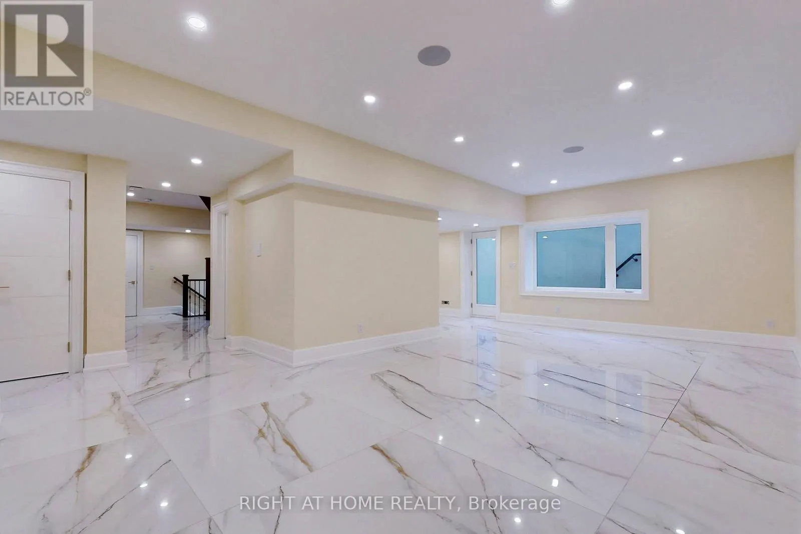 10 JOCELYN CRESCENT