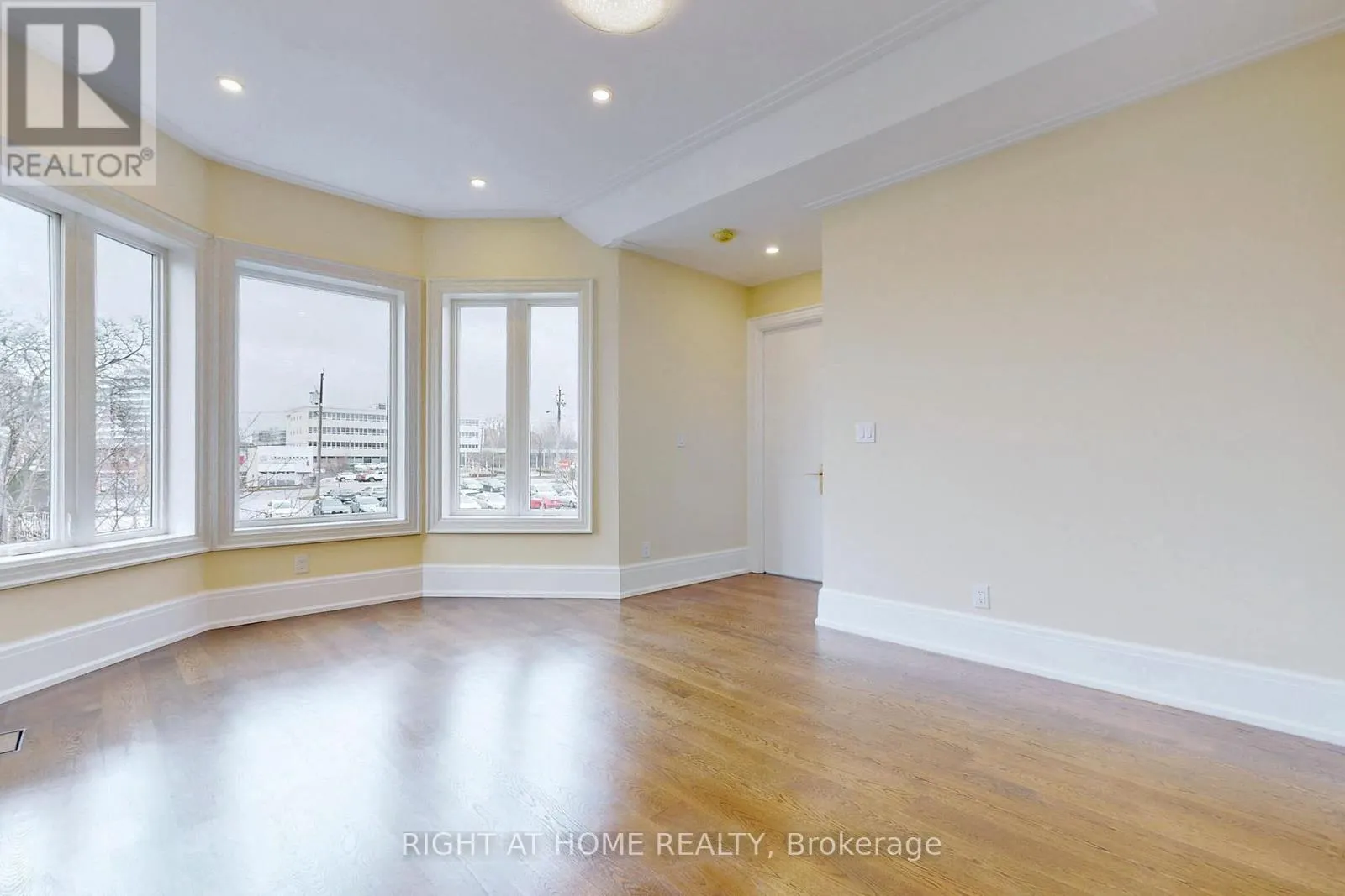 10 JOCELYN CRESCENT