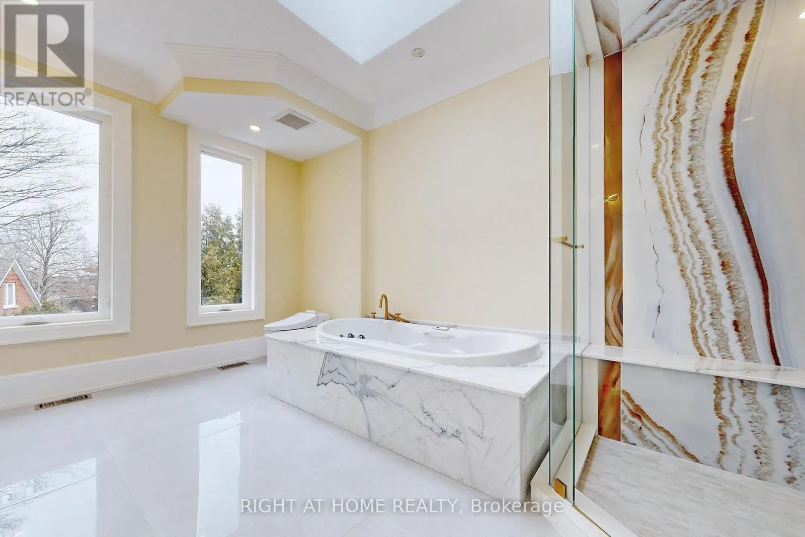 10 JOCELYN CRESCENT