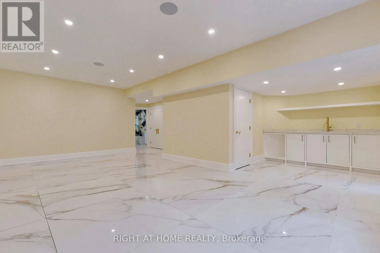 10 JOCELYN CRESCENT