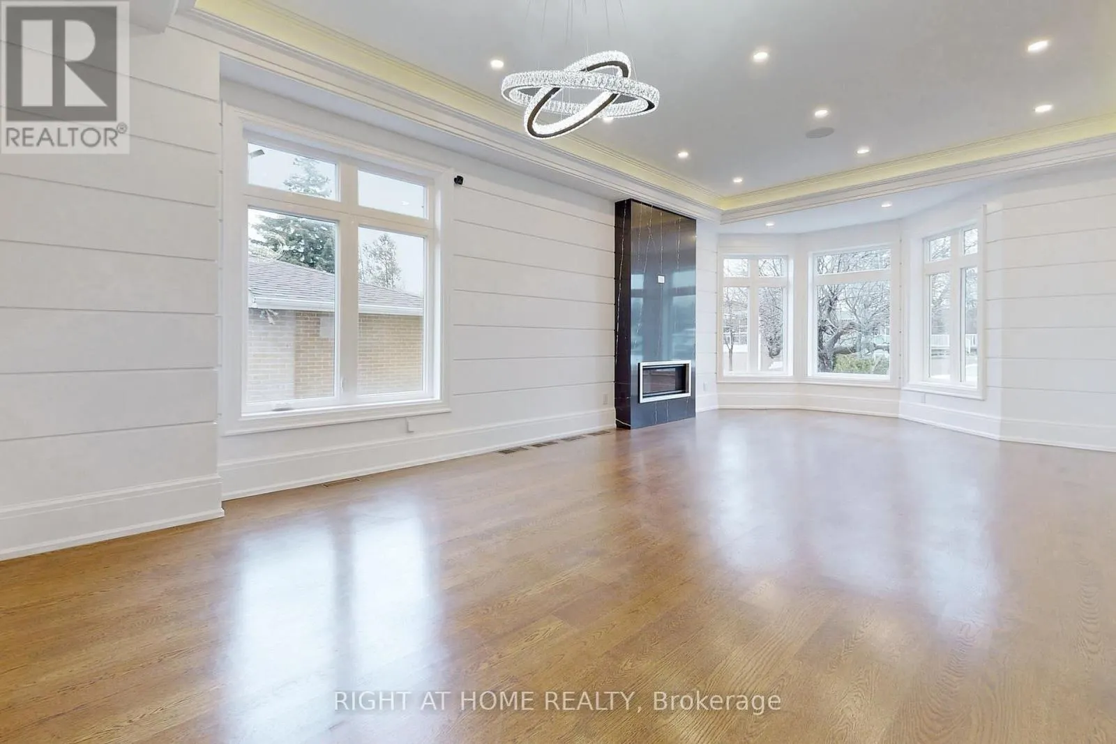 10 JOCELYN CRESCENT