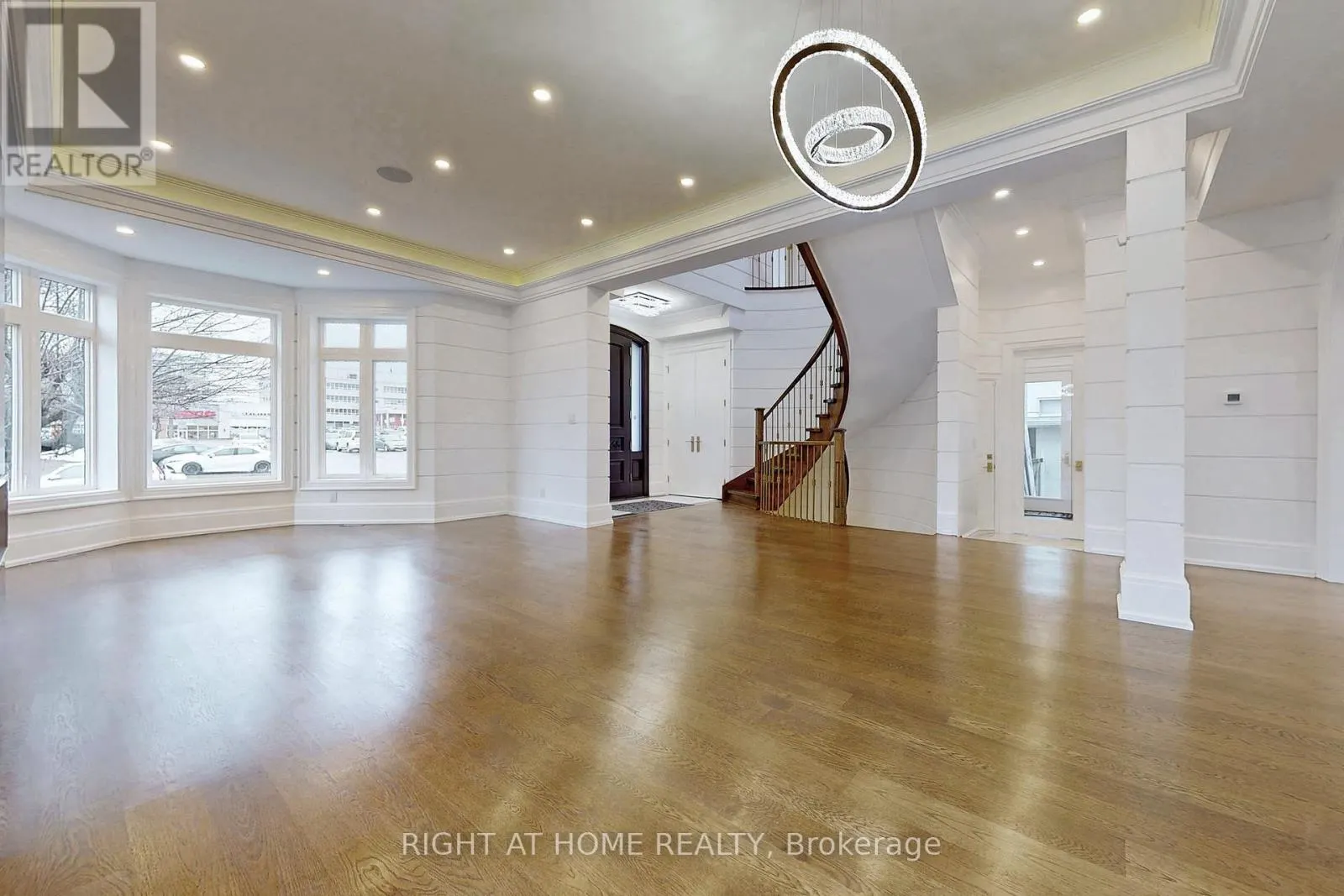 10 JOCELYN CRESCENT