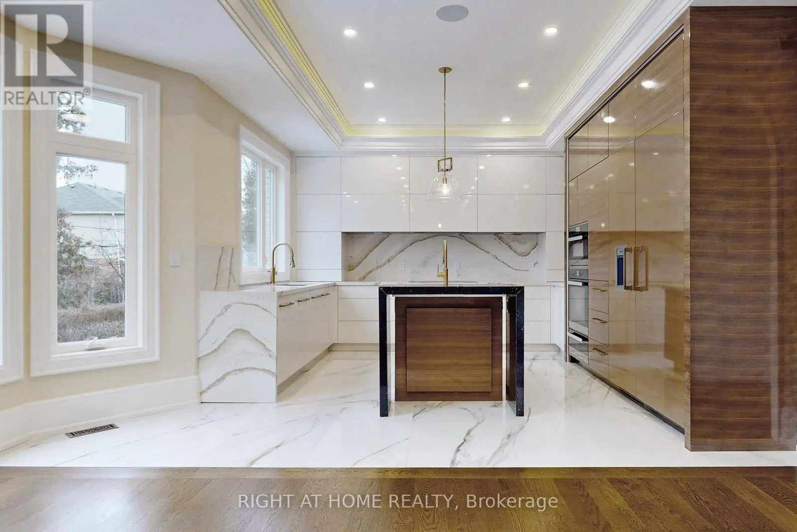 10 JOCELYN CRESCENT