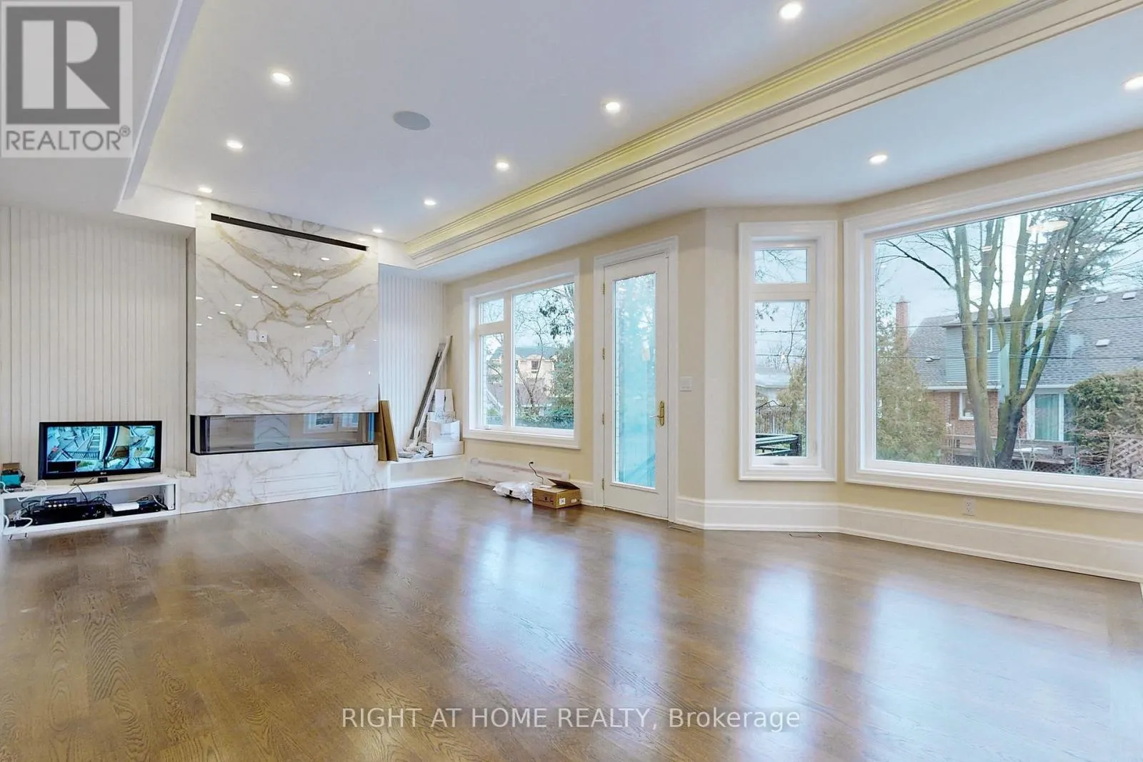 10 JOCELYN CRESCENT