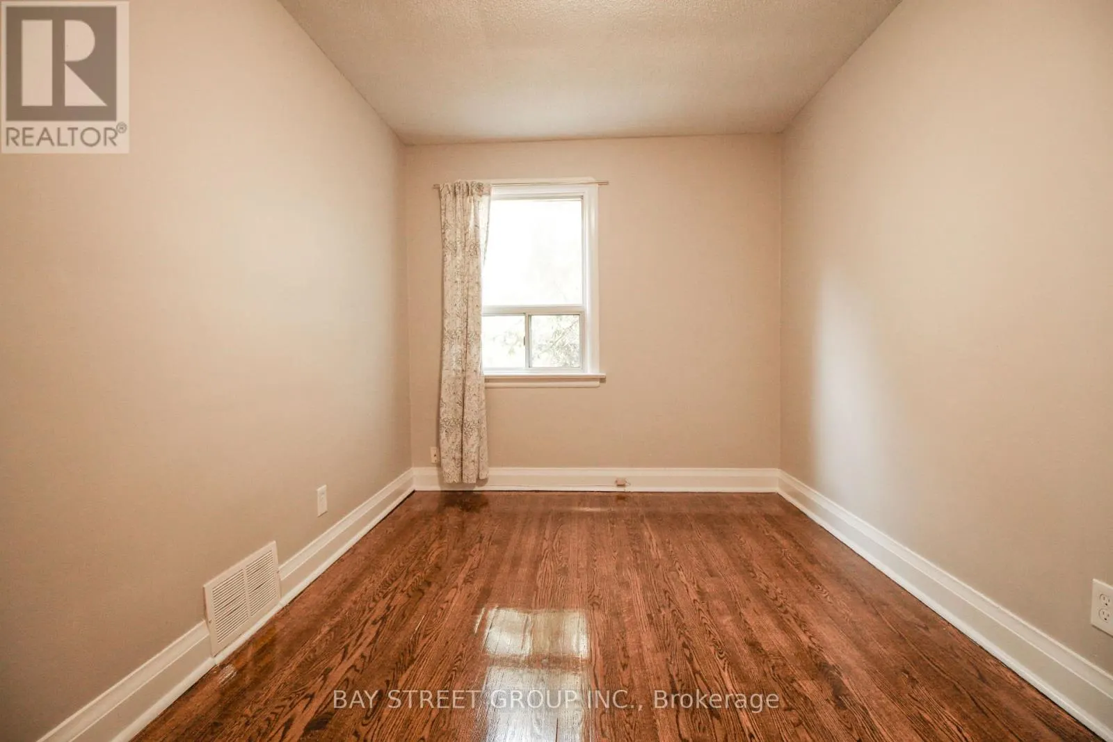 946 EGLINTON AVENUE E