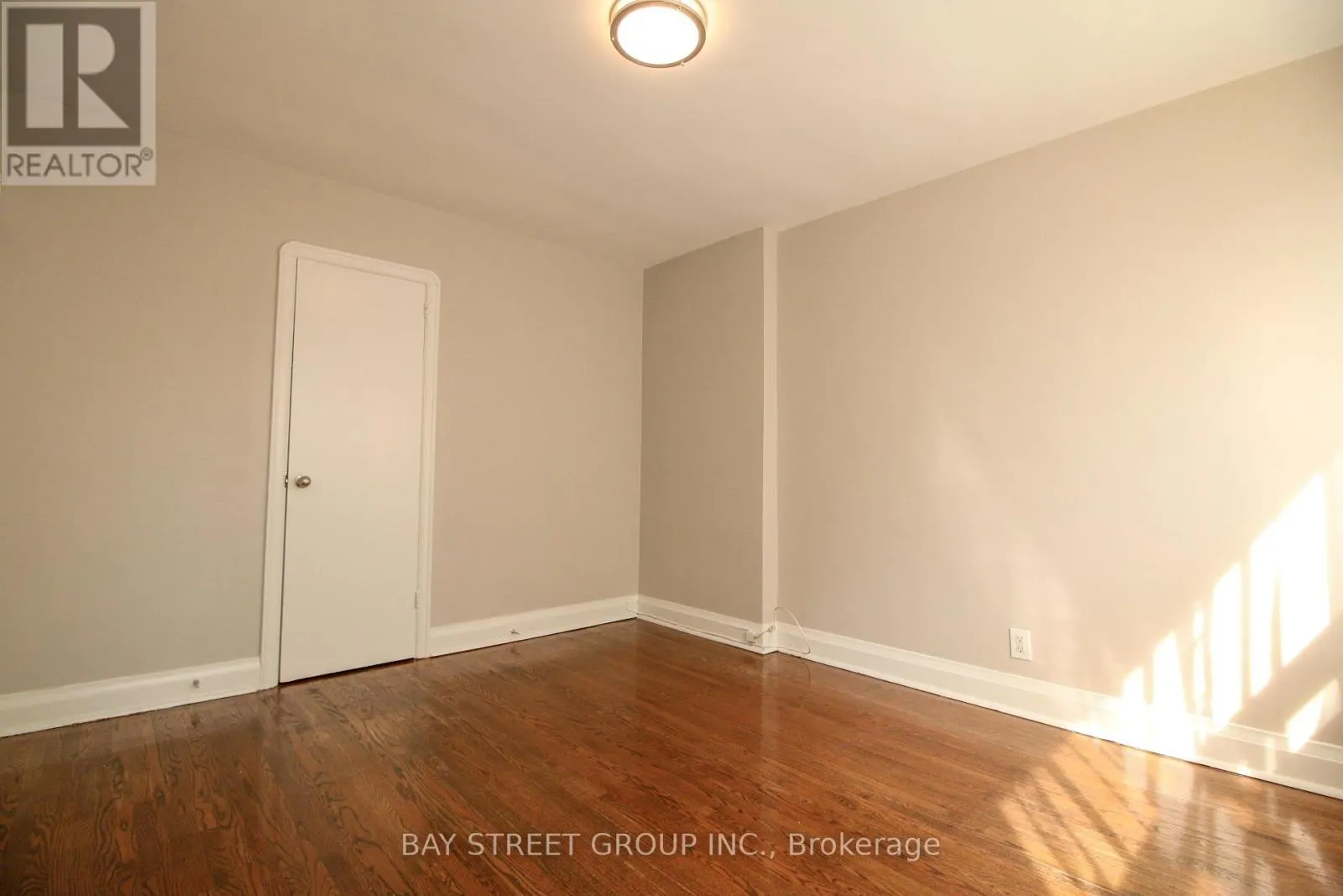 946 EGLINTON AVENUE E
