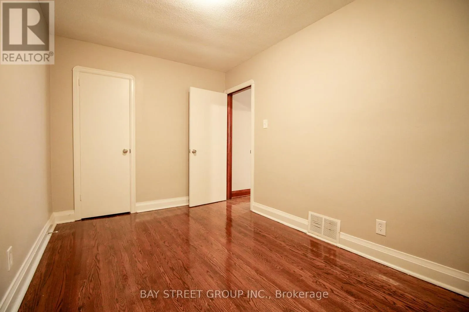 946 EGLINTON AVENUE E