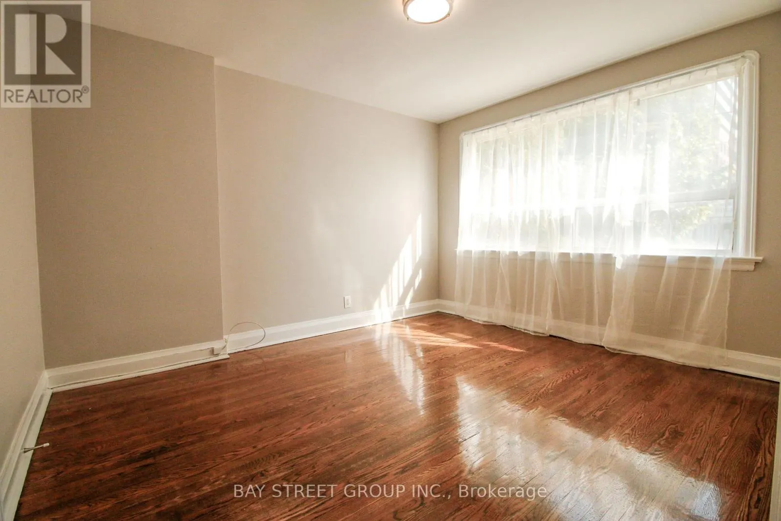 946 EGLINTON AVENUE E