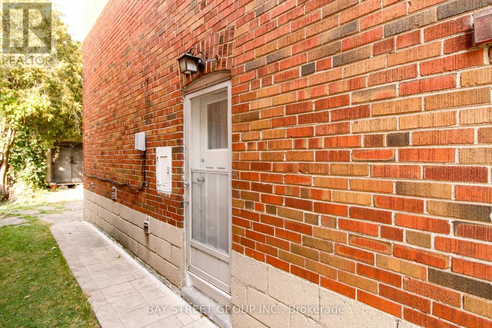 946 EGLINTON AVENUE E