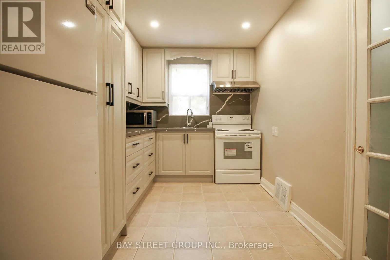 946 EGLINTON AVENUE E