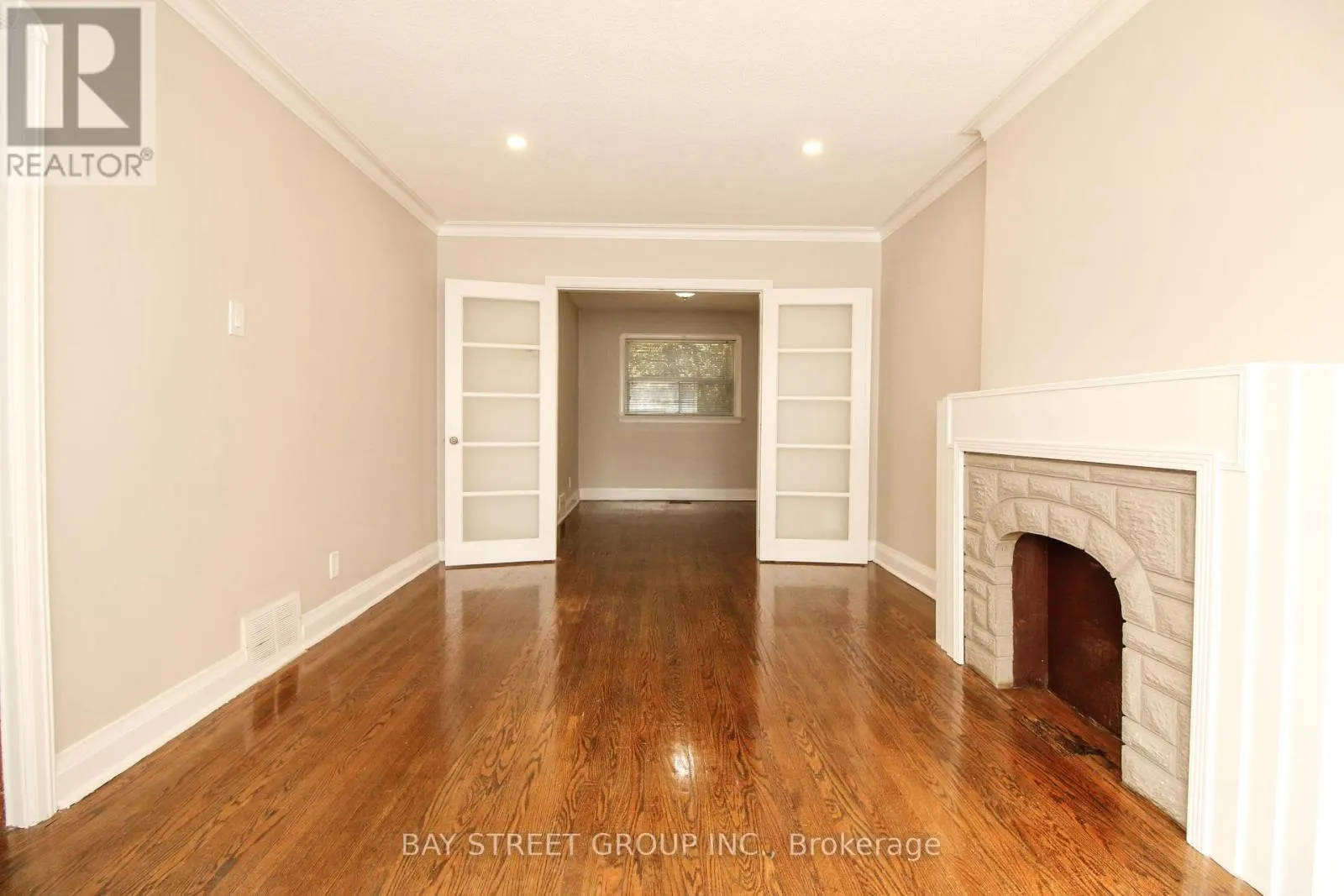946 EGLINTON AVENUE E